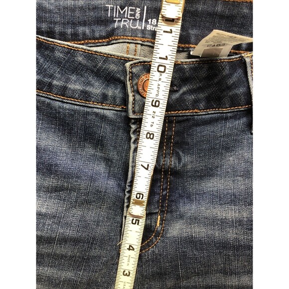 Time And Tru Mid Rise Straight Relaxed Fit Size 18 Petite Jeans NWT - Picture 11 of 16
